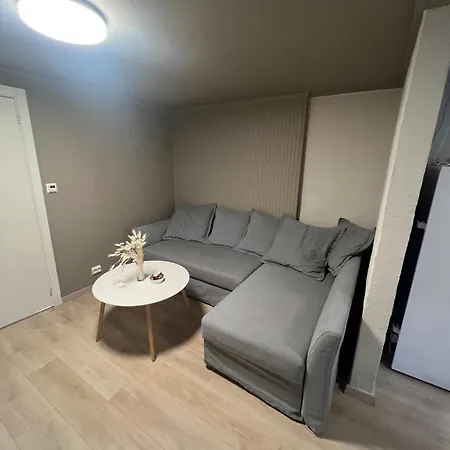 Modern Basement شقة